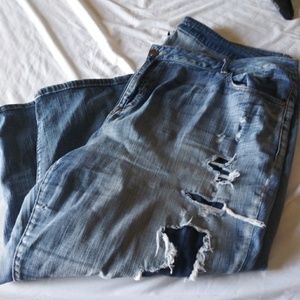 Great condition distressed capri jeans